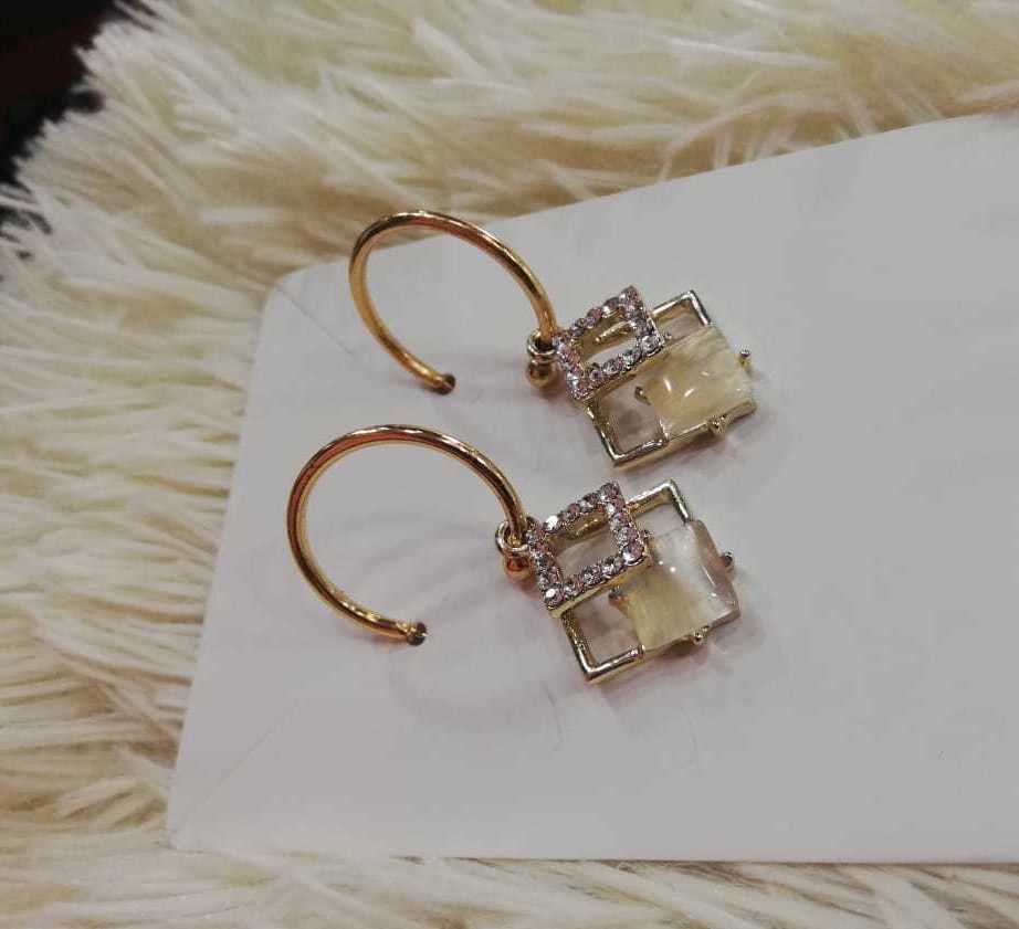 <span style="font-weight: bold; font-style: italic;">Aretes Nina&nbsp;</span>